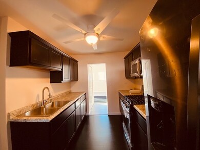 132 N Orchard Ave, Waukegan, IL 60085 - photo 5