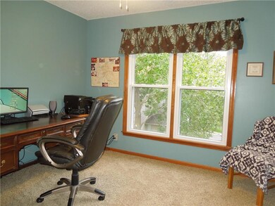 13807 W 76th Cir, Shawnee, KS 66216 - photo 4