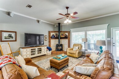 152 Harmony Cir, Weatherford, TX 76087 - photo 2