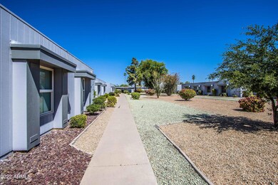 10548 W Palmeras Dr unit 39, Sun City, AZ 85373 - photo 5