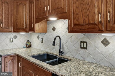 816 Beyer Ave, Reading, PA 19605 - photo 4