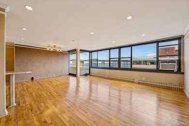 LeHavre on the Water unit 9A, Flushing, NY 11357 - photo 2