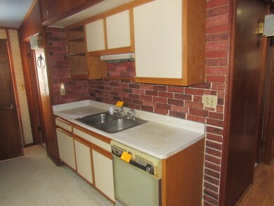 320 2nd St, Freeport, IL 61032 - photo 3