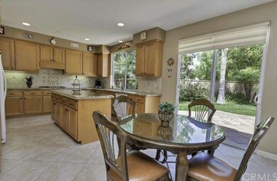 Large kitchen with lots storage, upgraded back-spl