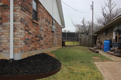 1625 W Parnell St, Denison, TX 75020 - photo 4