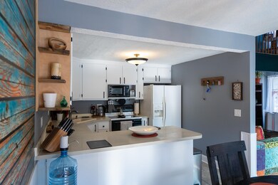 53 Derry St, MerriMacK, NH 03054 - photo 4