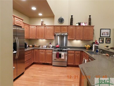Spacious kitchen with lots on storage and counter 
