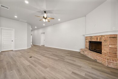 10-6301 Wausau Ave_8203