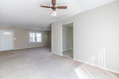 1212 Castle Dr, Jacksonville, NC 28546 - photo 3