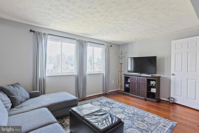 10641 Delfield Ct, Laurel, MD 20723 - photo 5