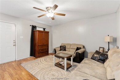 1202 Webhollow Cir unit B, Bryan, TX 77801 - photo 6