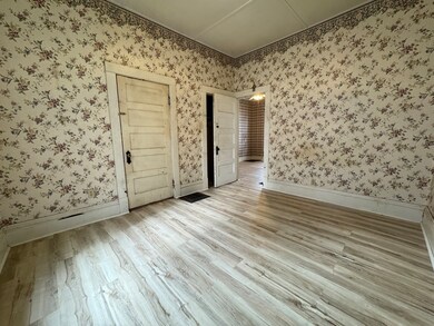 734 W Henry St, Pontiac, IL 61764 - photo 7