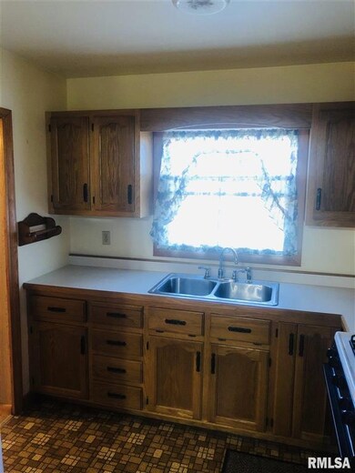 118 Clark St, Chenoa, IL 61726 - photo 5