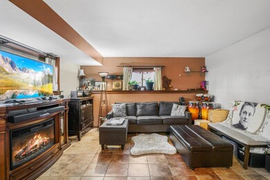 562 W Crockett Ave, Elmhurst, IL 60126 - photo 3