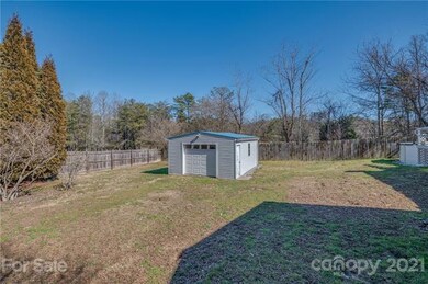 130 Holland Ln, Hendersonville, NC 28792 - photo 3