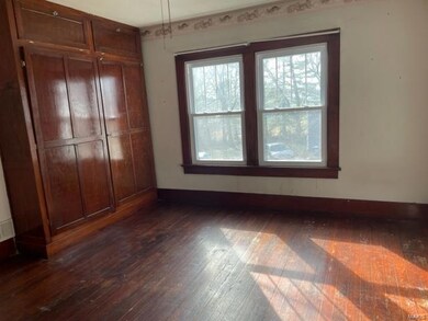 5th bdrm upstairs