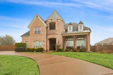 View of front facade featuring a front yard and a 