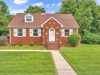 View of front of property featuring a front yard