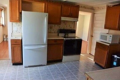 44 Lowell St, Rochester, NH 03867 - photo 5