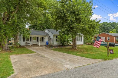 1003 Breeze Hill Rd, Asheboro, NC 27203 - photo 3
