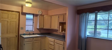 909 Roy St, Connellsville, PA 15425 - photo 7