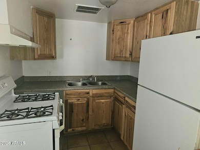 8th #2 kitchen photo
