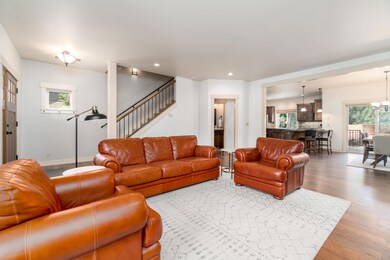 61482LintonLp_GreatRoom3