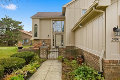 37692 N Laurel Park Dr, Livonia, MI 48152 - photo 2