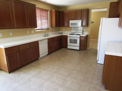 3304 Palm Frond St, Rosamond, CA 93560 - photo 3