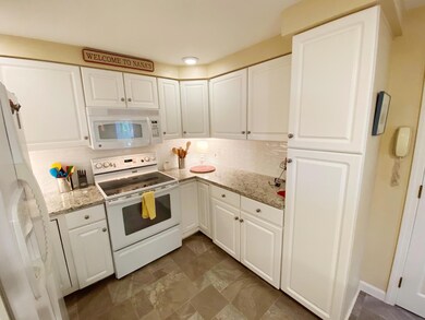 16 Windsor Commons Dr, Kennebunk, ME 04043 - photo 4