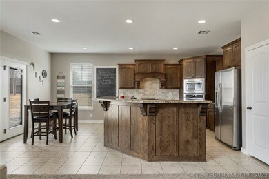 Kitchen and Breakfast