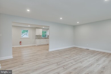 754 Maple Rd, Woodbury, NJ 08096 - photo 5