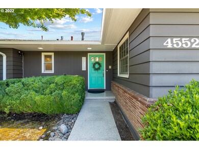 4552 Cedaroak Dr, West Linn, OR 97068 - photo 3