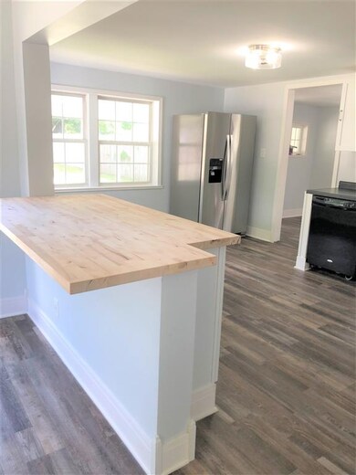 402 W Michigan St, New Carlisle, IN 46552 - photo 5