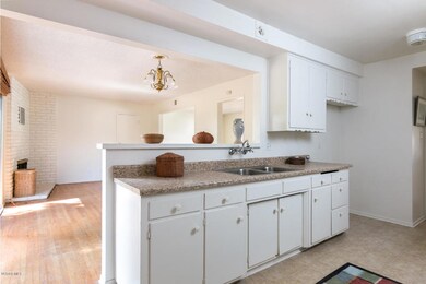 351 Fairfax Ave-MLS_Size-004-4-Kitchen-1