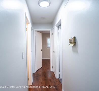 3227 Sunderland Rd, Lansing, MI 48911 - photo 7