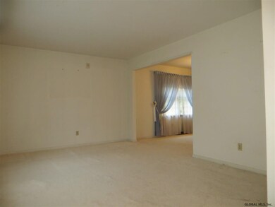 50 Cloverfield Dr, Albany, NY 12211 - photo 3