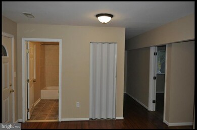 5902 Ravenswood Rd, Riverdale, MD 20737 - photo 2