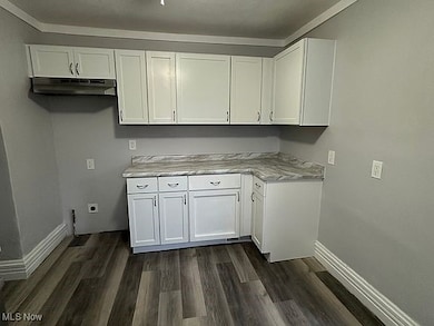 220 Lake Ave unit up, Elyria, OH 44035 - photo 3