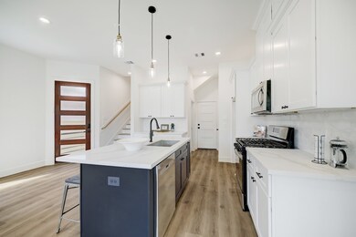 126 Amundsen St unit B, Houston, TX 77009 - photo 4