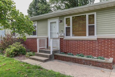 819 Timmons Dr, Tuscola, IL 61953 - photo 3