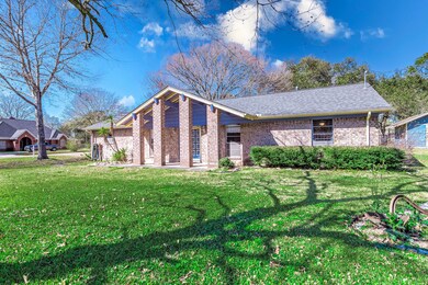 10 Fulton Dr W, Alvin, TX 77511 - photo 2