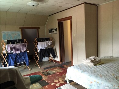 1129 Water St, Raymond, WA 98577 - photo 4