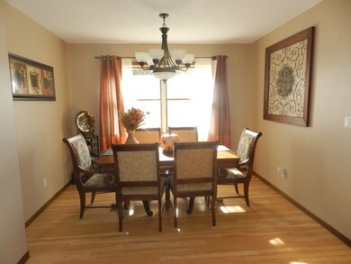 formal dining room <|><|>