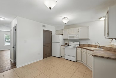 10_101 hapton dr kitchen - awp media - 0