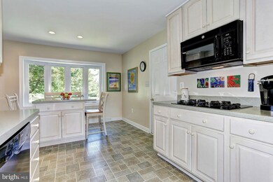 626 Falmouth Ct, Sykesville, MD 21784 - photo 3