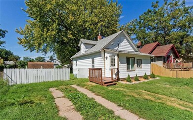 832 E 24th Ct, Des Moines, IA 50317 - photo 2