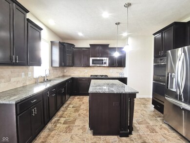 7027 Pinnacle Dr, Columbus, IN 47201 - photo 4