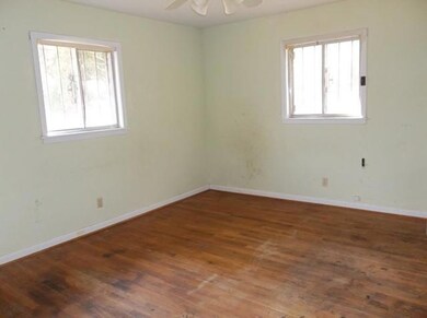 324 Hillcrest Dr, Laurel, MS 39440 - photo 5