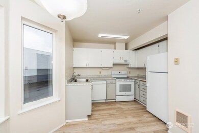 10 E Casino Rd unit B10, Everett, WA 98208 - photo 7